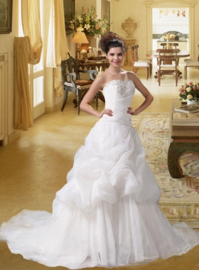 New Style A Line Court Train Beading Wedding Dress with Sweetheart