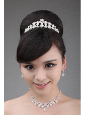 Lovely and Elegant Pearl Necklace and Crown