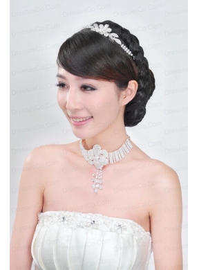 Shimmering Jewelry Set Including Necklace And Tiara
