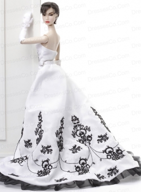 Embroidery Wedding Dress To Fit The Quinceanera Doll With Brush Train