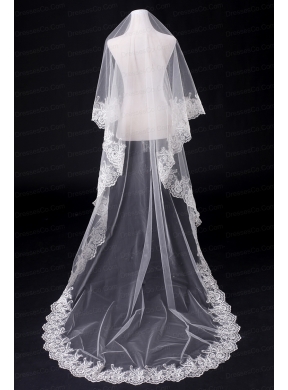 Simple One-Tier Bridal Veils with Lace Appliques Edge