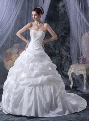 Romantic Ball Gown Strapless Wedding Dress with Appliques