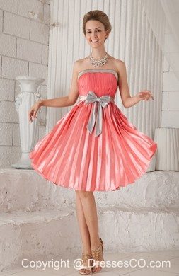 Watermelon Column / Sheath Strapless Knee-length Elastic Woven Satin Bow Prom Dress