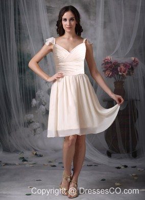 Elegant Off White Empire V-neck Homecoming Dress Chiffon Ruched Knee-length
