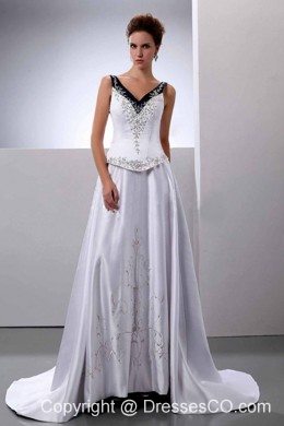 Embroidery A-Line / Princess V-Neck Wedding Dress Court Train Satin