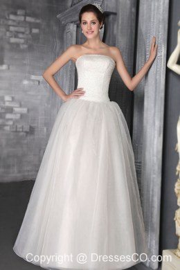 Beautiful A-line/princess Strapless Long Organza Beading Wedding Dress