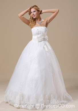 Appliques With Beading A-line Bowknot Strapless Long Wedding Dress