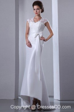 Fashionable Column V-neck Brush Train Taffeta Appliques Bow Wedding Dress