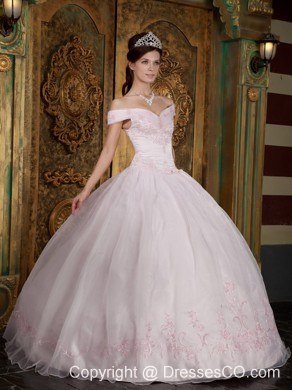 Light Pink Ball Gown Off The Shoulder Long Appliques Organza Quinceanera Dress