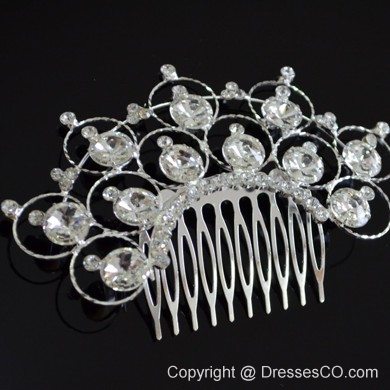 Luxurious Tiara With Delicate Rhinestones Adorned