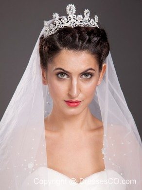 Fashionable Alloy Tiara With Floral Shaped Beading Accents