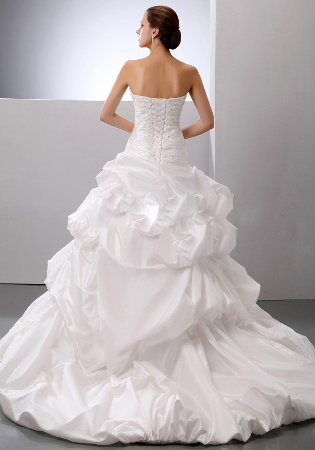Luxurious Wedding Gowns With Pick-ups Appliques Decorate Bust For Wedding Party In 2013