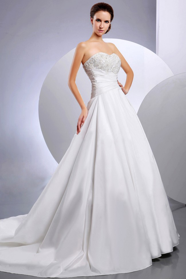 New Arrival Wedding Dress With Appliques and Ruching A-line Chapel Train