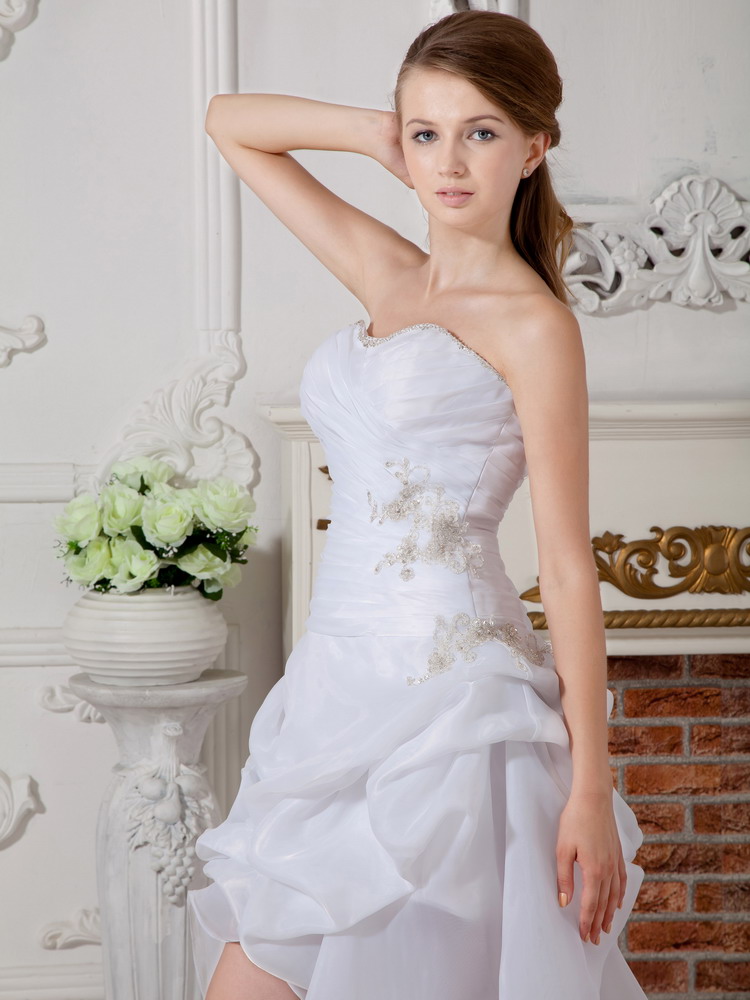 Perfect Asymmetrical High-low Organza Appliques Wedding Dress