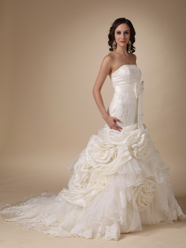 Beautiful A-line Strapless Court Train Satin and Organza Appliques and Hand Made Flowers Wedding Dress