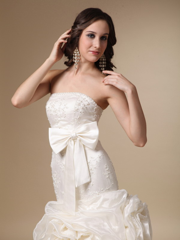 Beautiful A-line Strapless Court Train Satin and Organza Appliques and Hand Made Flowers Wedding Dress