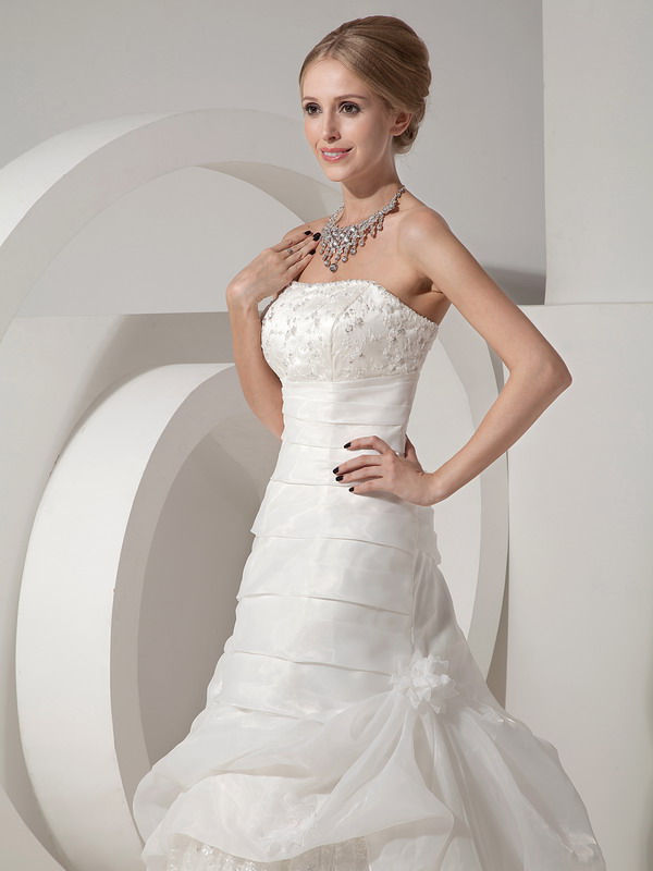 Beautiful A-line Strapless Court Train Organza and Lace Appliques Wedding Dress
