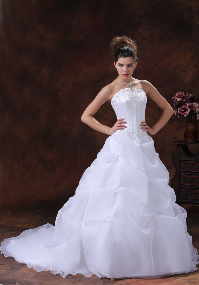 A-line Custom Made Organza For Wedding Dress With Appliques Strapless