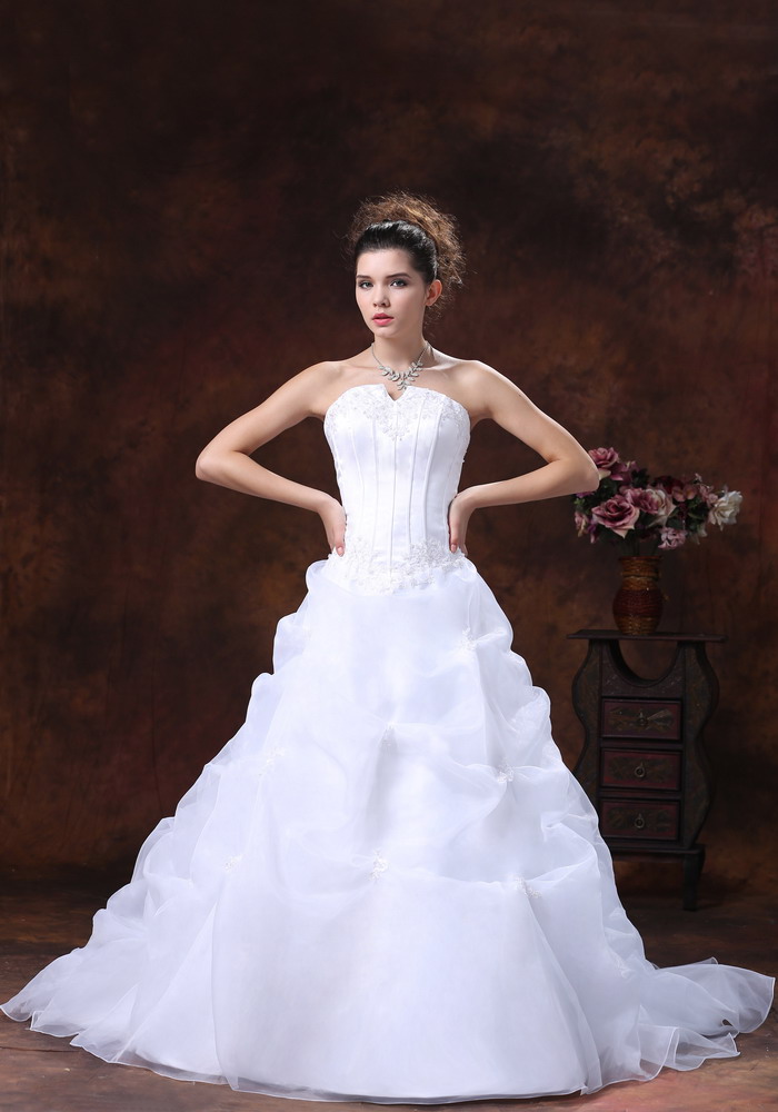 A-line Custom Made Organza For Wedding Dress With Appliques Strapless
