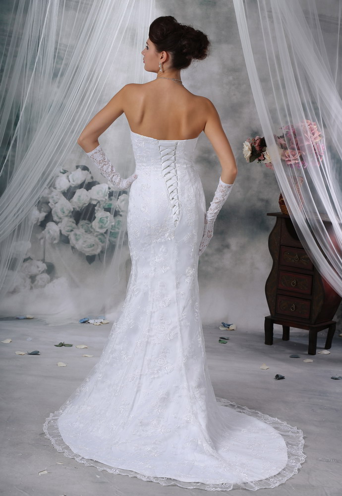Lace Decorate Bodice Mermaid Brush Train Neckline Wedding Dress For Exclusive Style