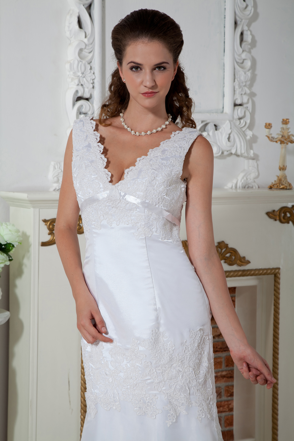 Pretty Column V-neck Court Train Organza Lace and Appliques Wedding Dress