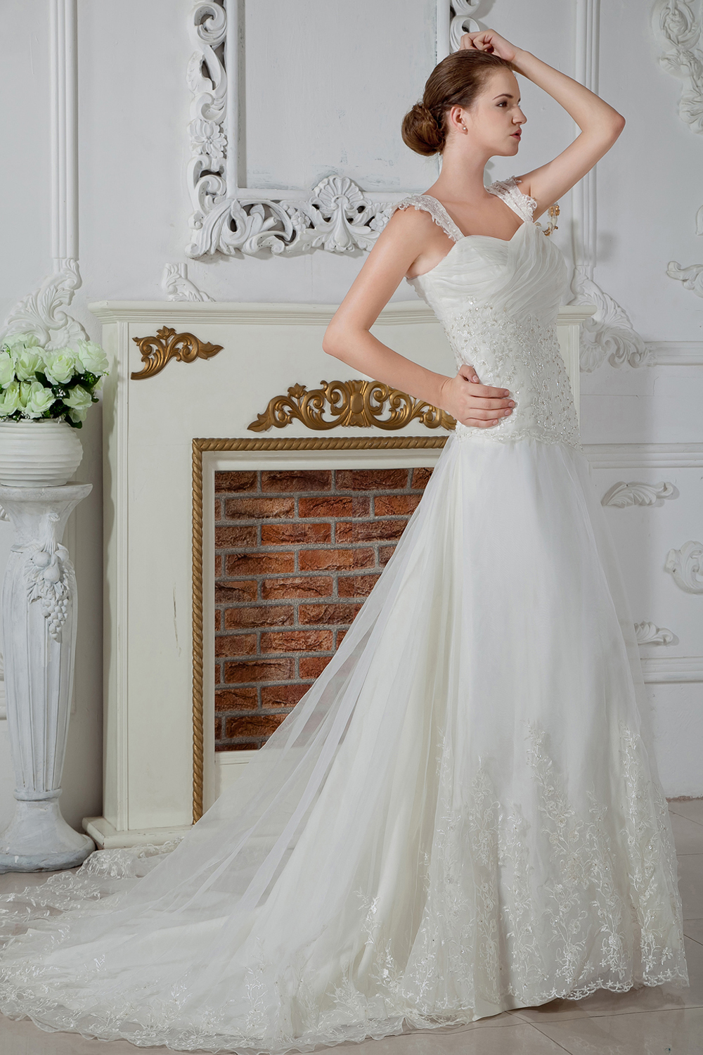 Low Price Empire Straps Court Train Tulle Appliques and Lace Wedding Dress