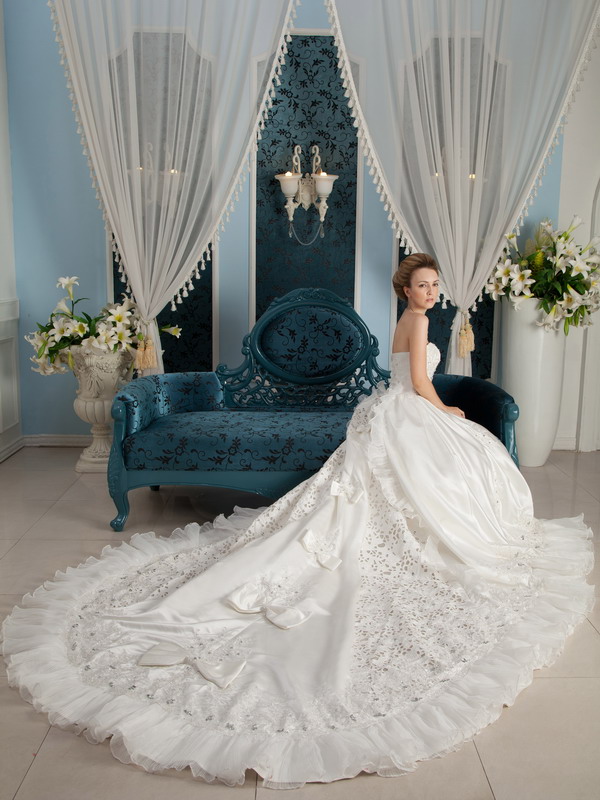 Remarkable A-Line / Princess Strapless Cathedral Train Taffeta Beading Wedding Dress