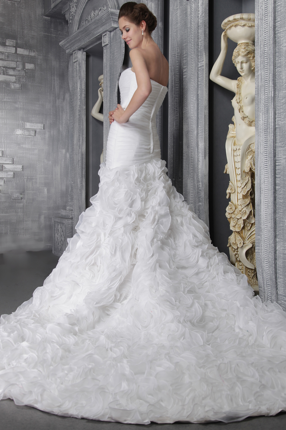 Romantic A-Line / Princess Chapel Train Organza Pleats Wedding Dress