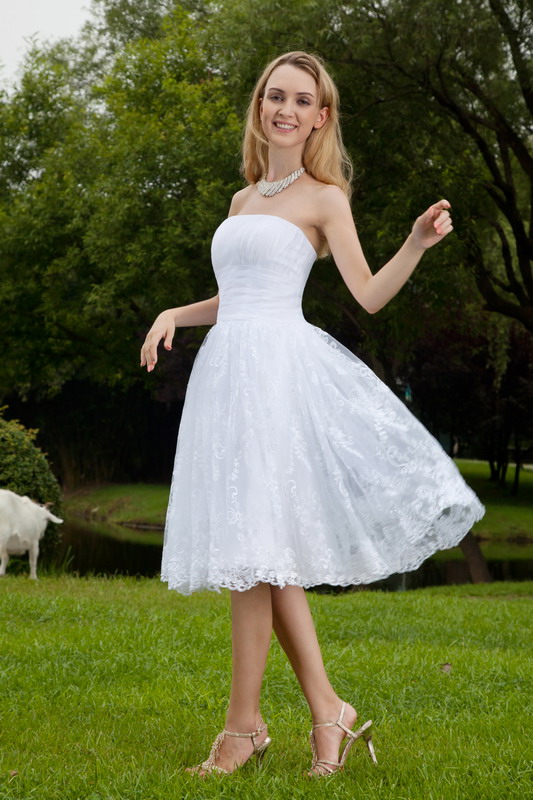 White A-line / Princess Strapless Knee-length Chiffon And Lace Ruching Wedding Dress