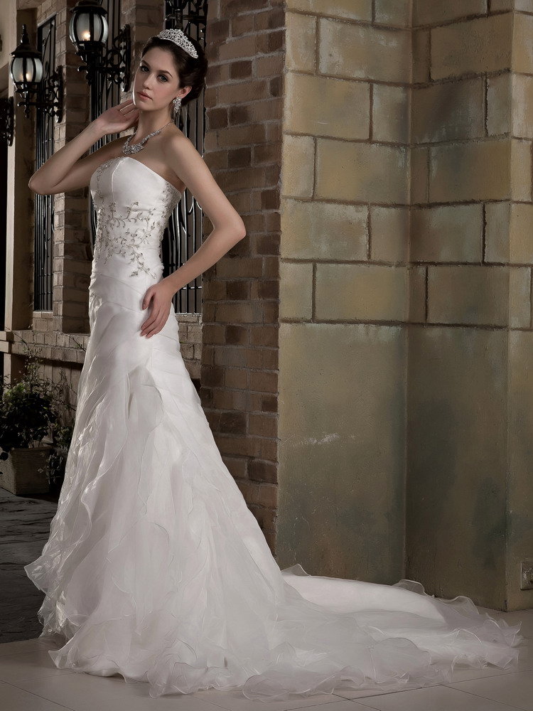 Beautiful A-line Strapless Court Train Taffeta and Organza Appliques Wedding Dress