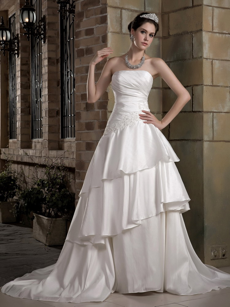 Fashionable A-line Strapless Court Train Taffeta Appliques Wedding Dress