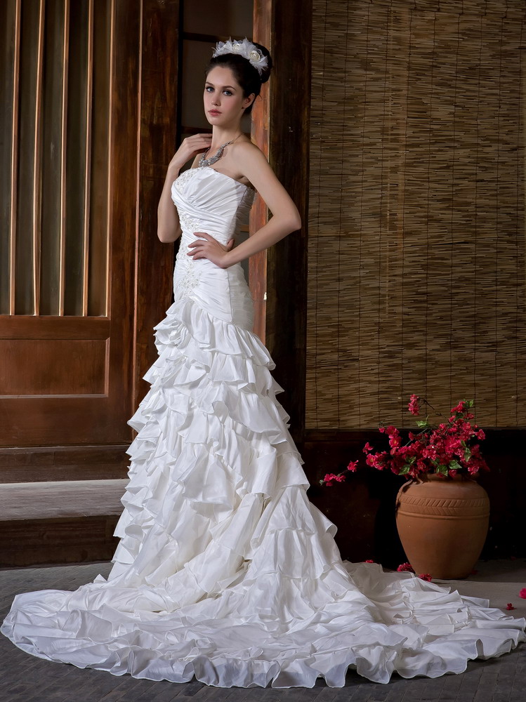 Fashionable Mermaid Strapless Court Train Taffeta Appliques Ruffled Layers Wedding Dress