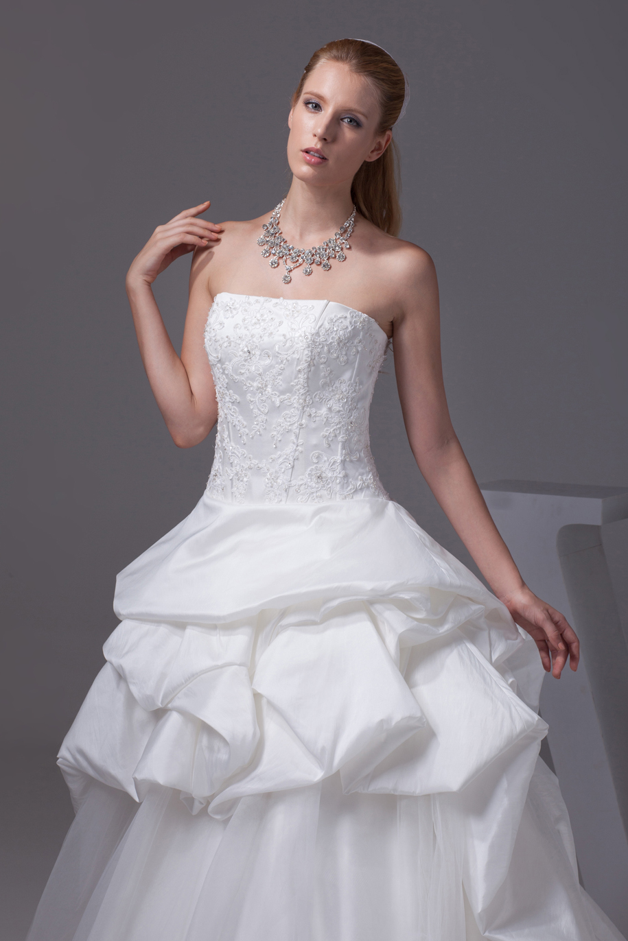 Appliques With Beading Strapless Pick-ups Wedding Dress