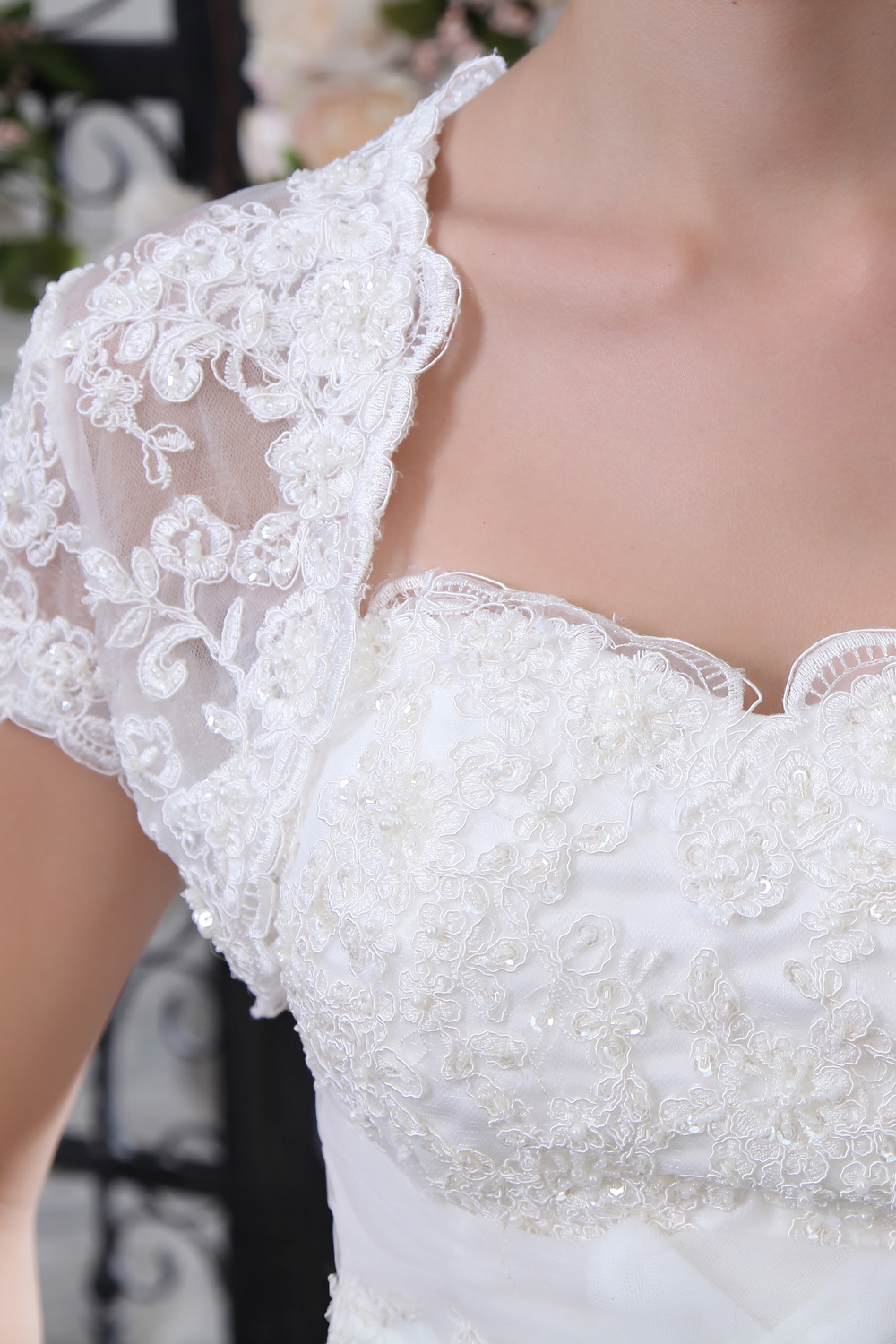 Simpel Mermaid Strapless Court Train Lace Belt Wedding Dress