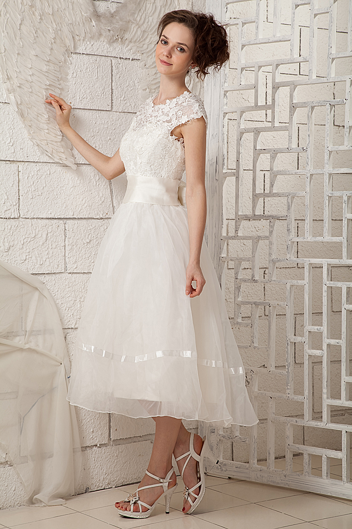 Lovely A-line Scoop Tea-length Organza Lace Wedding Dress