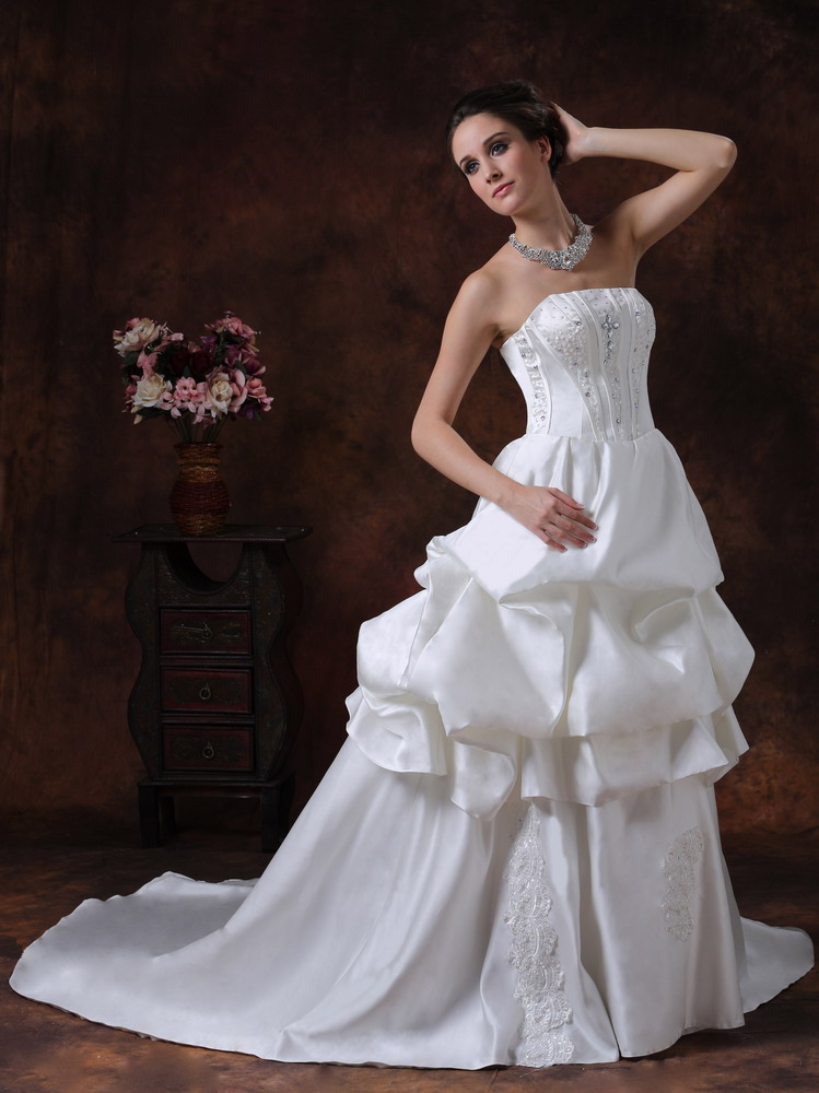 Beading Pick Up Strapless Taffeta Wedding Dress For Court Train