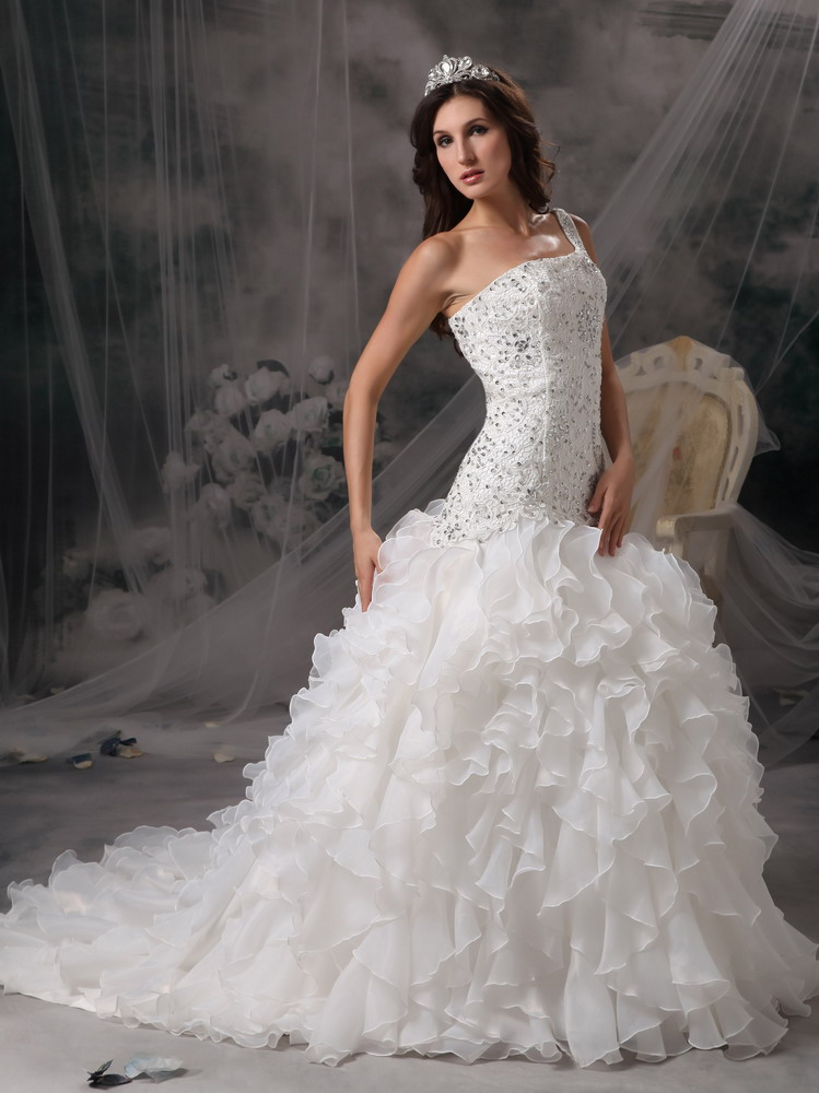 Luxurious A-line One Shoulder Court Train Organza and Lace Beading Wedding Dress