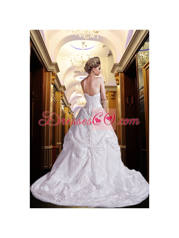 Most Popular Princess Court Train Wedding Dress with Embroidery
