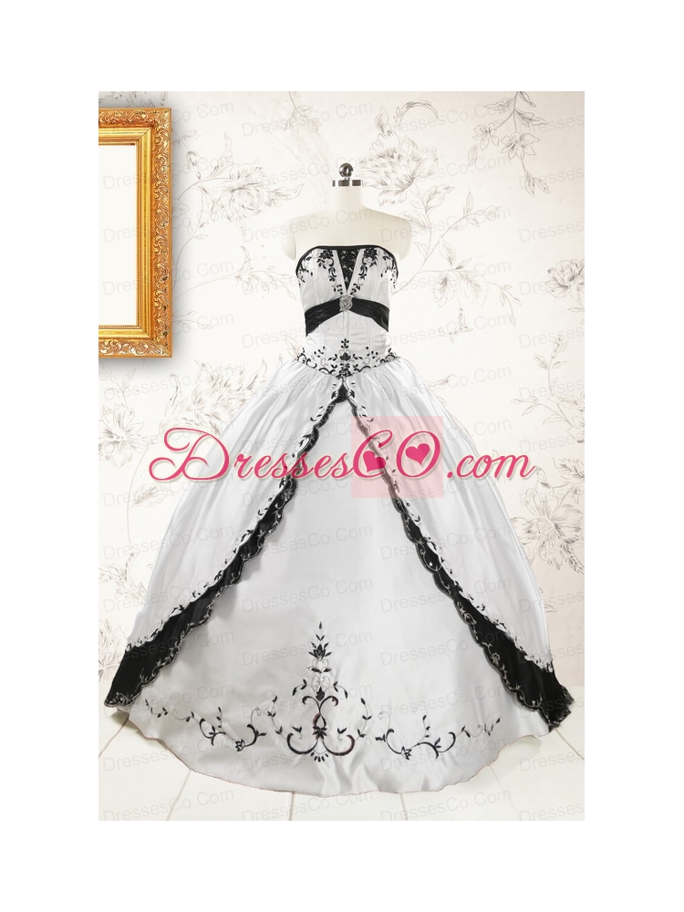 Customize Embroidery White and Black Quinceanera Dresses