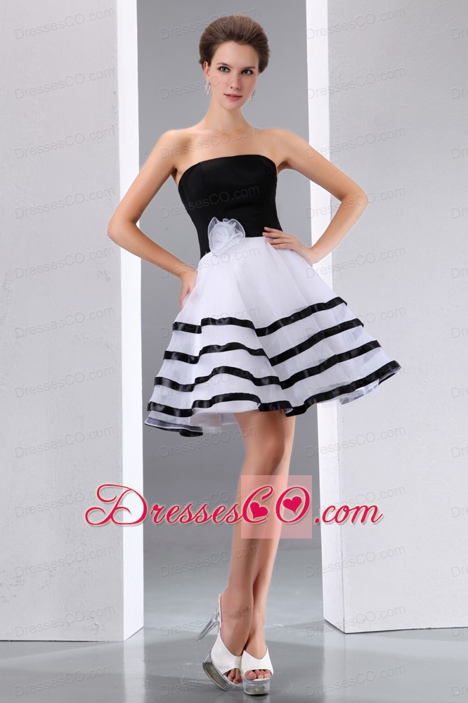 Black And White A-line Strapless Knee-length Taffeta And Organza Hand Made Flower Prom Dress
