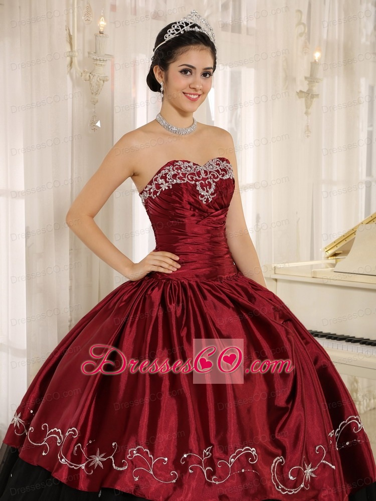 Custom Made Beaded and Embroidery Decorate Black and Wine Red Quinceanera Dress Wear