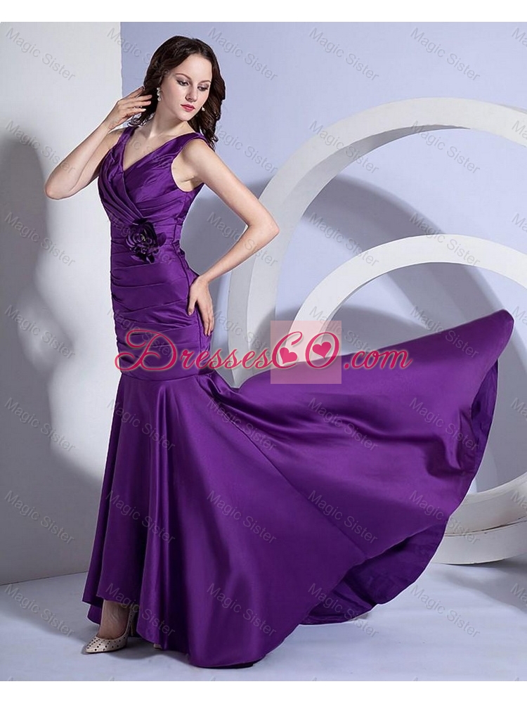 Classical Luxurious Latest Beautiful Column V Neck Prom Dress with Hand Made Flowers