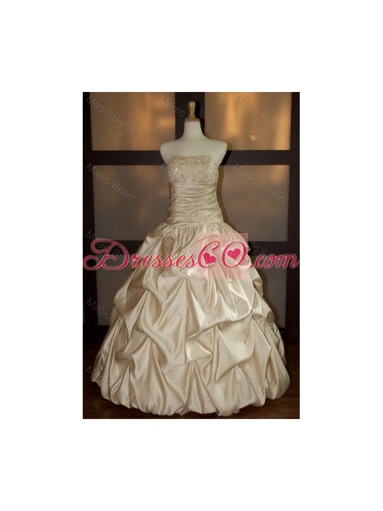 New Style Ball Gown Strapless Wedding Dress with Beading and Pick Ups