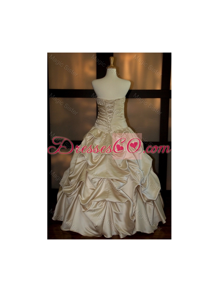 New Style Ball Gown Strapless Wedding Dress with Beading and Pick Ups