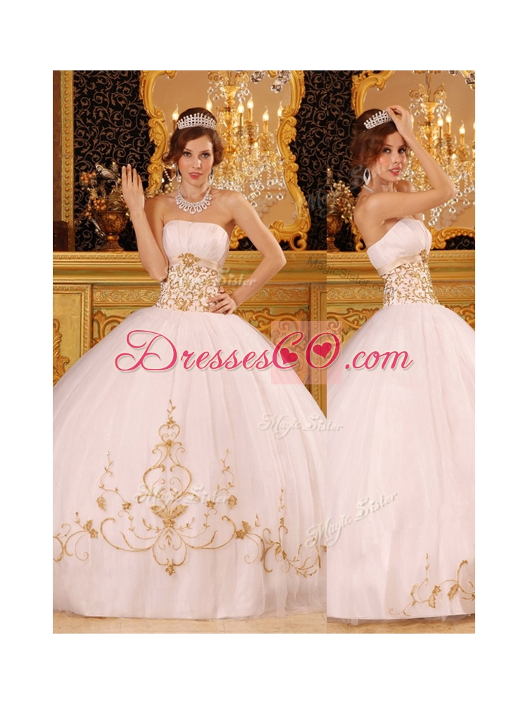 Beautiful White Strapless Quinceanera Dress with Appliques