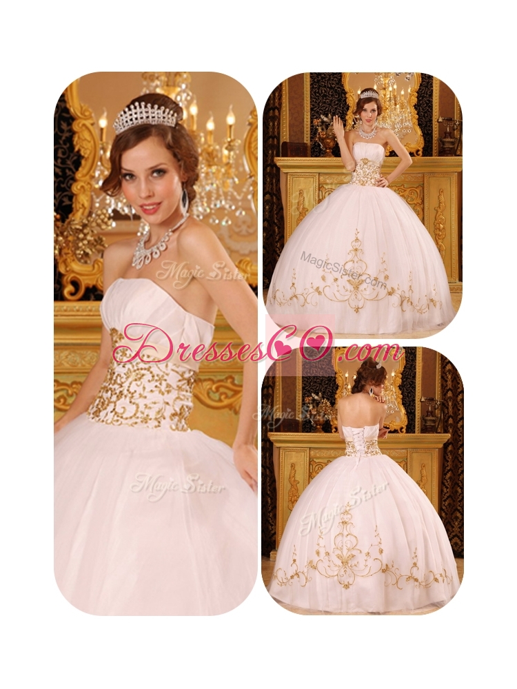 Beautiful White Strapless Quinceanera Dress with Appliques