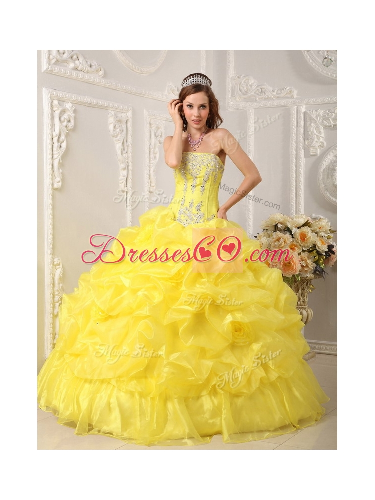 Classical Yellow Quinceanera Dress with Beading and Ruffles