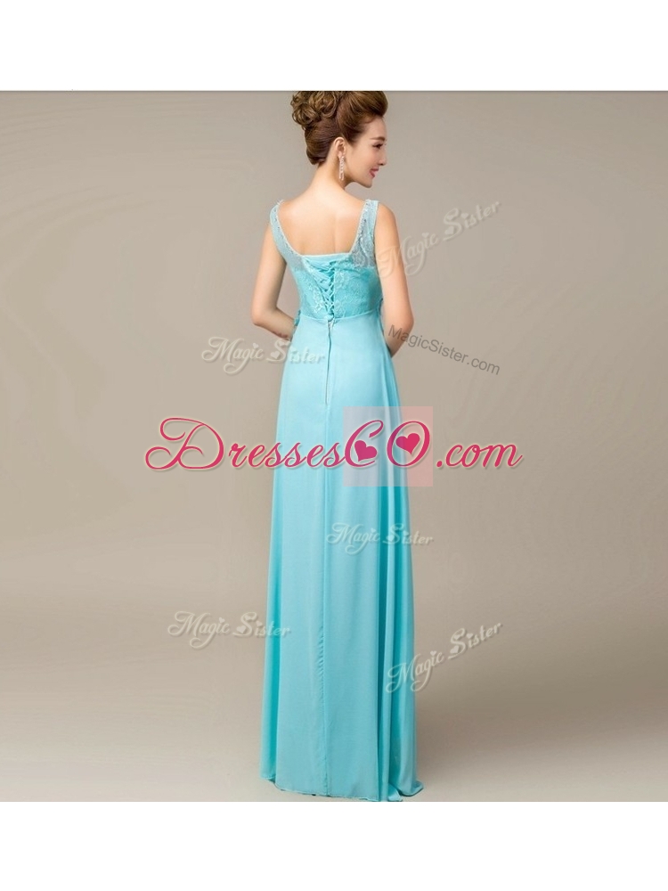 Fashionable Empire Scoop Dama Dress with Appliques and Lace