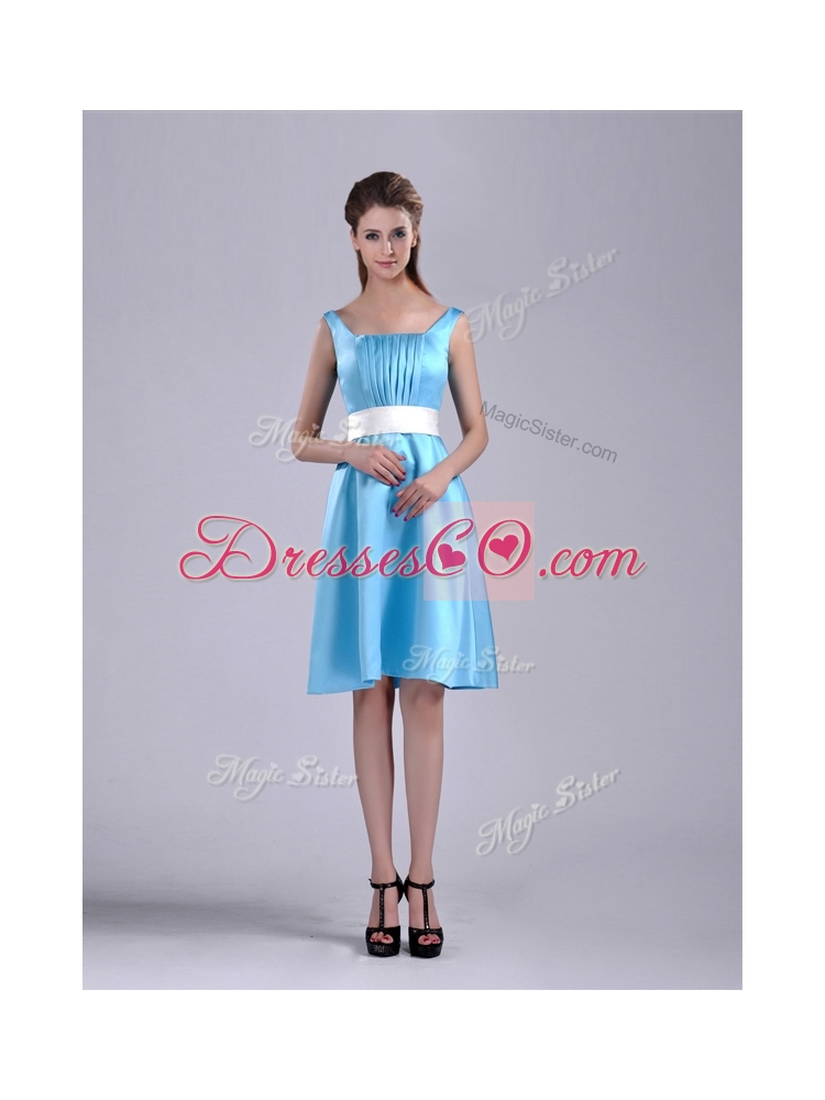Simple Belted and Ruched Aqua Blue Dama Dress in Knee Length