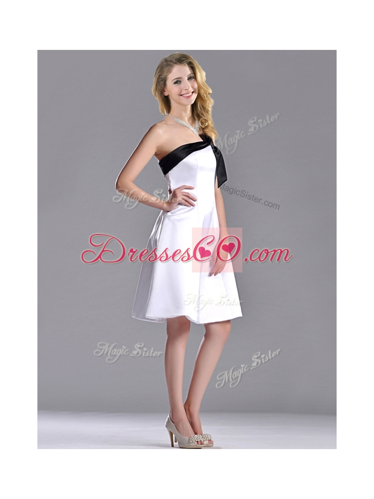 Exquisite One Shoulder Satin Short Dama Dress in White and Black